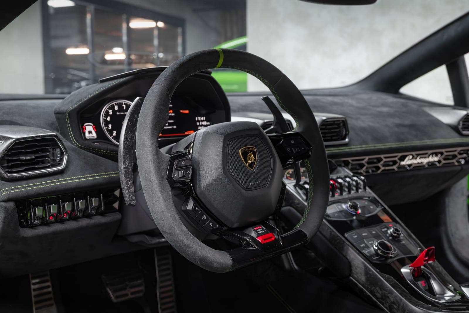 Lamborghini Huracán (зелёный) — детали
