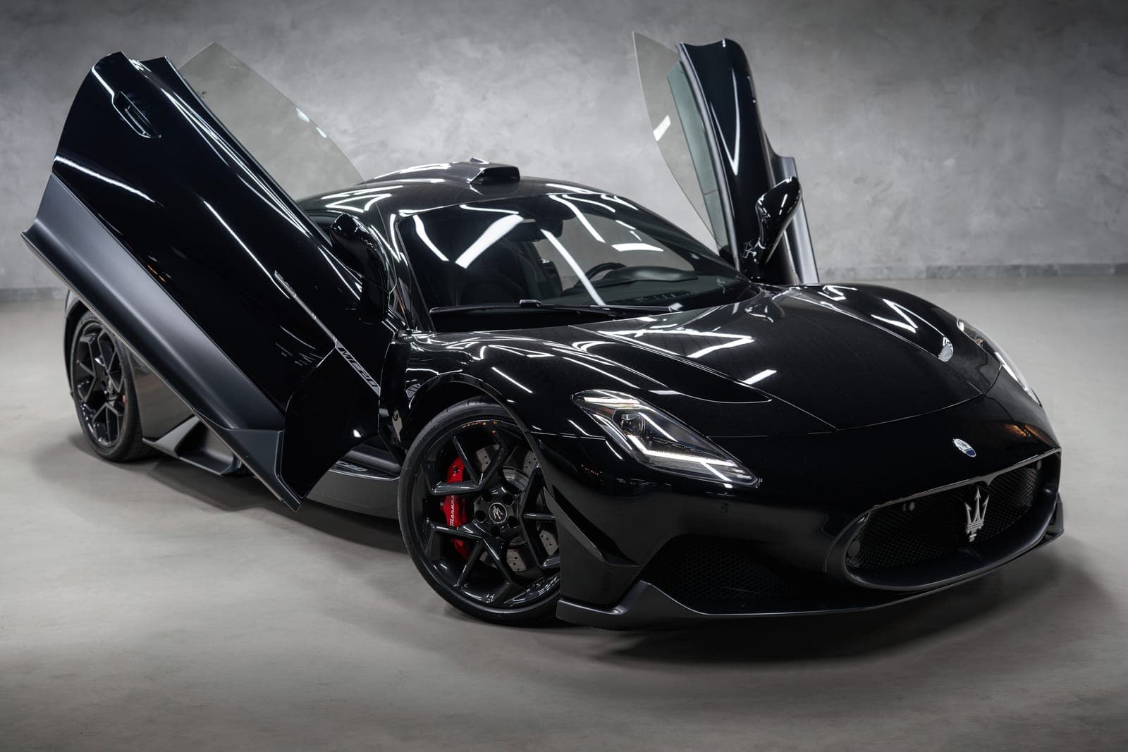 Maserati MC20 — вид сзади