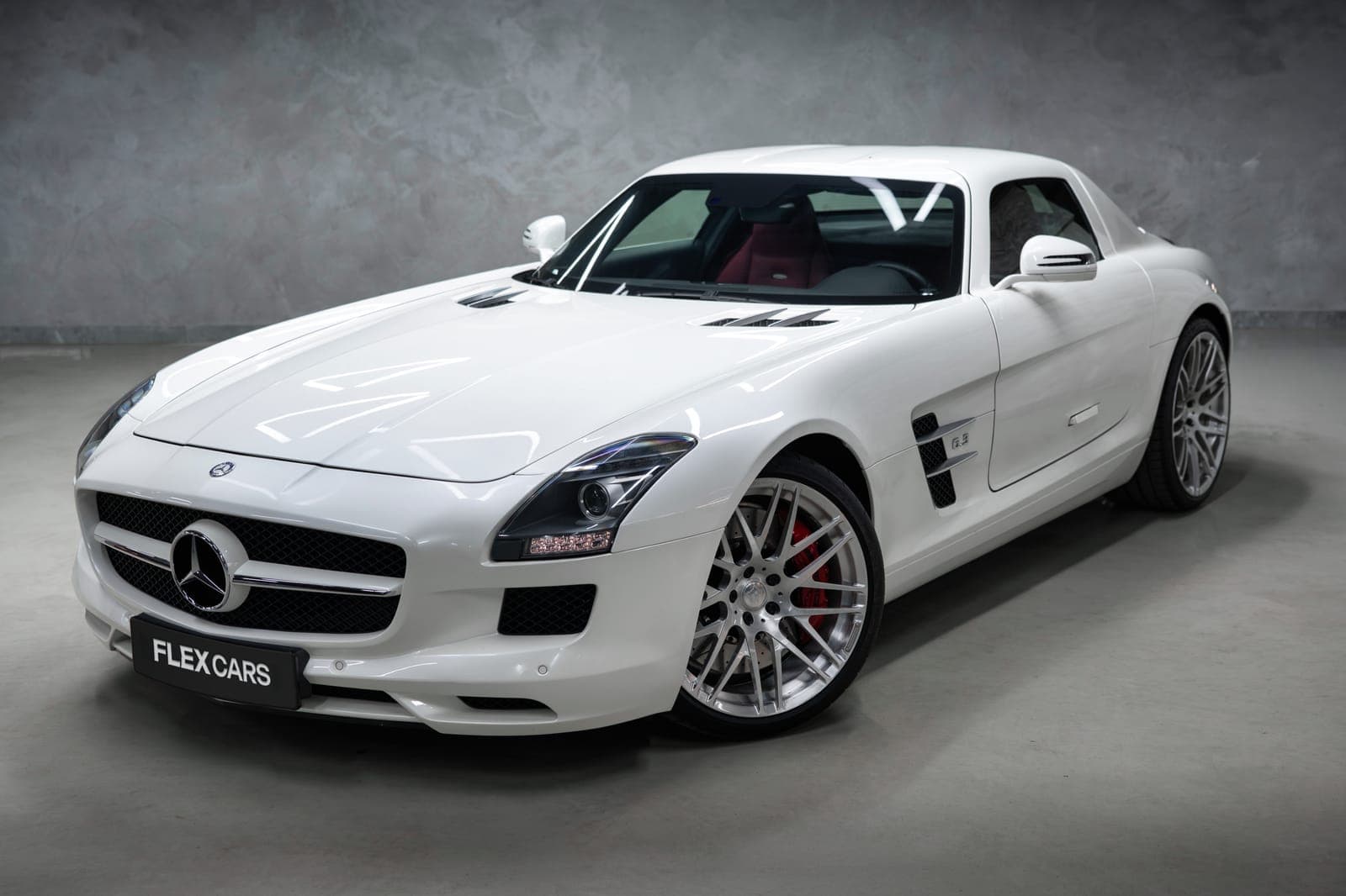 Mercedes-AMG SLS — двери крыло чайки